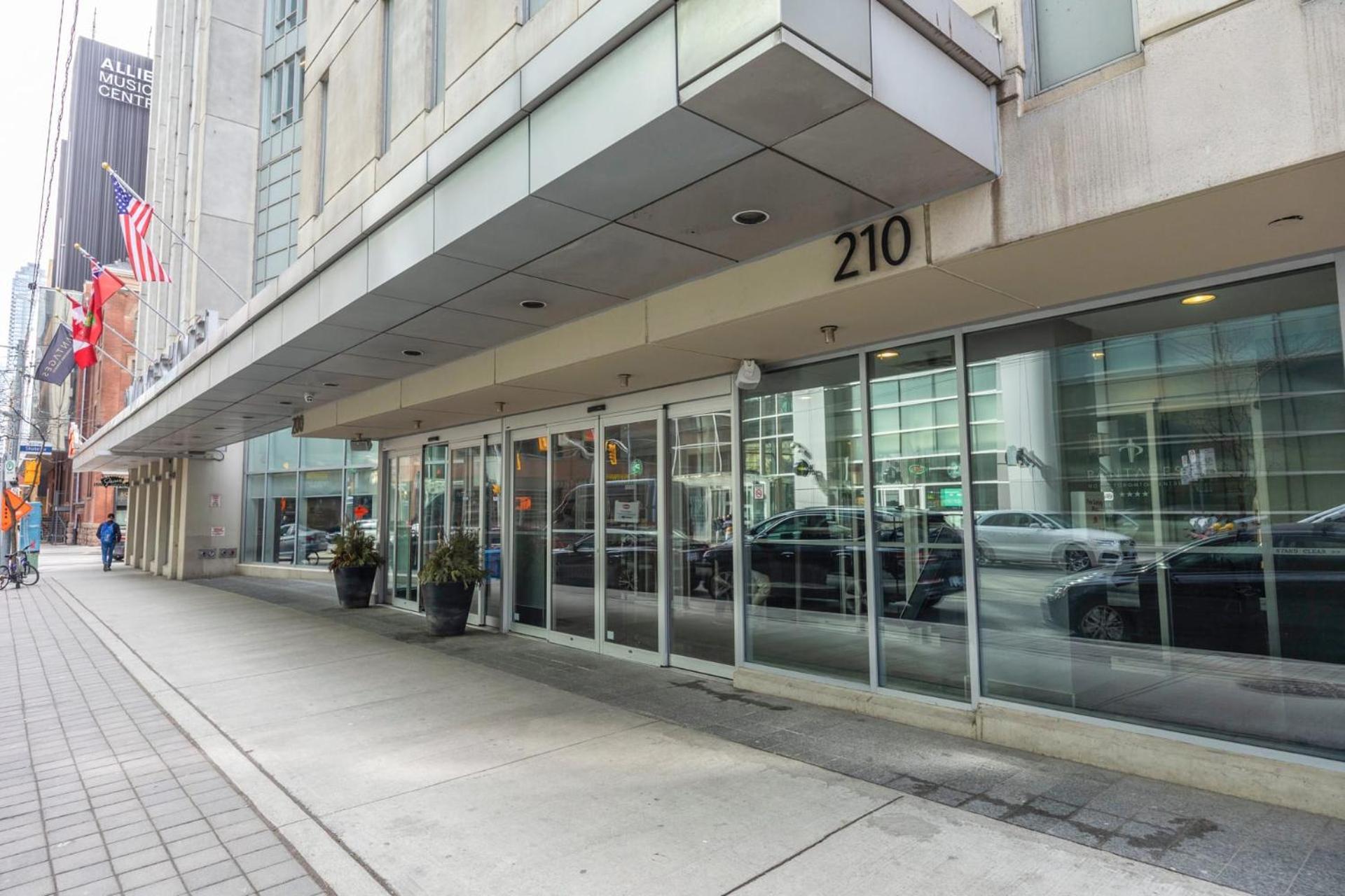 Modern 2-Bedroom Condo W Floor To Ceiling Windows Toronto Exteriör bild