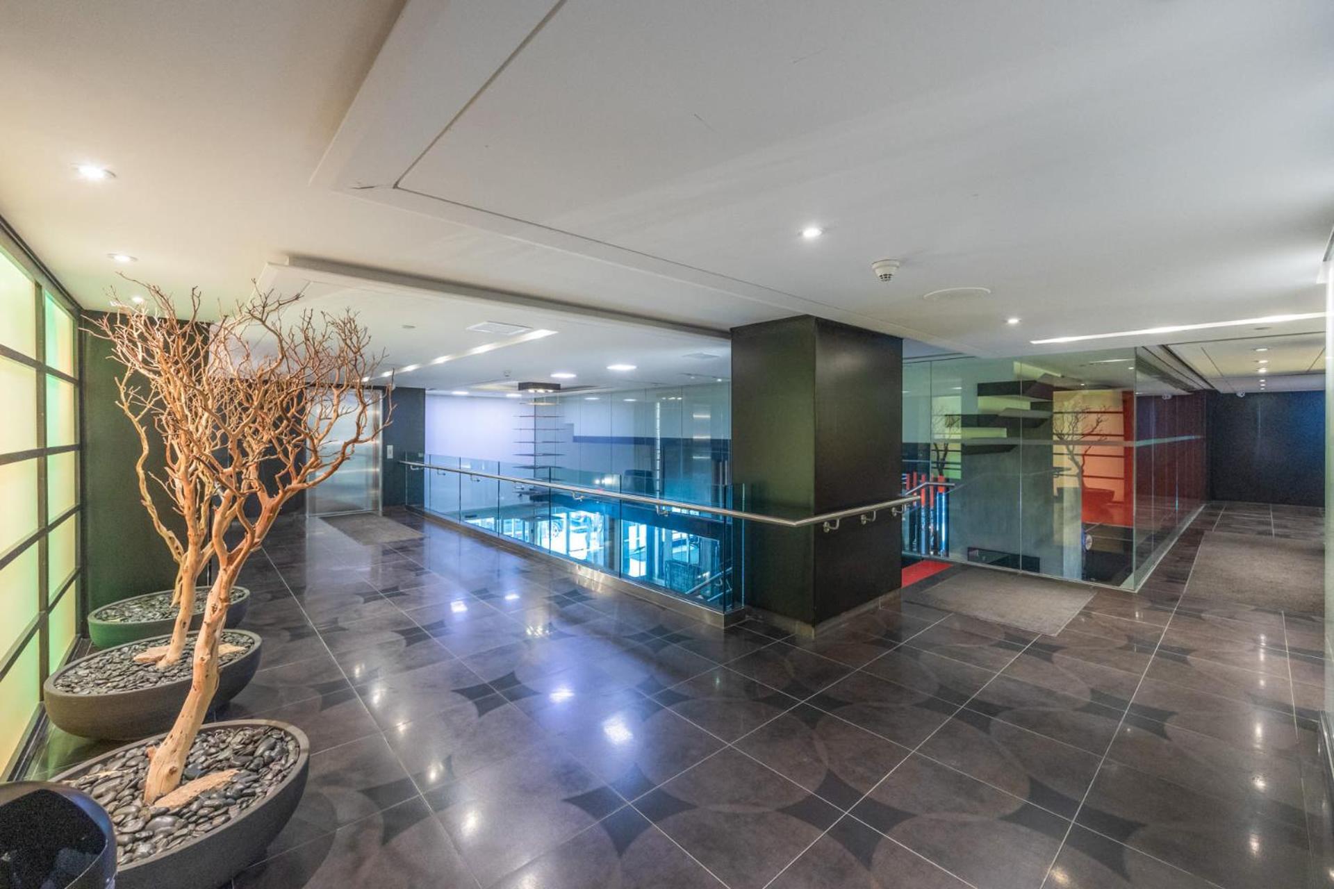 Modern 2-Bedroom Condo W Floor To Ceiling Windows Toronto Exteriör bild
