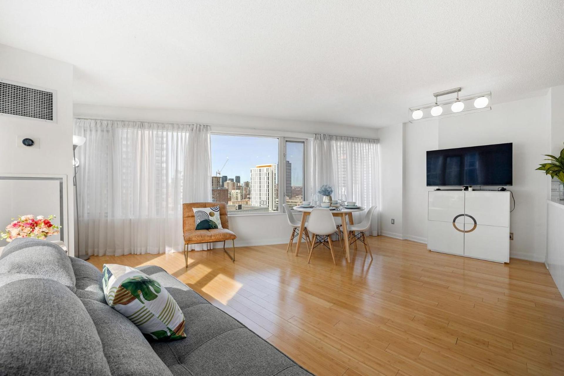Modern 2-Bedroom Condo W Floor To Ceiling Windows Toronto Exteriör bild