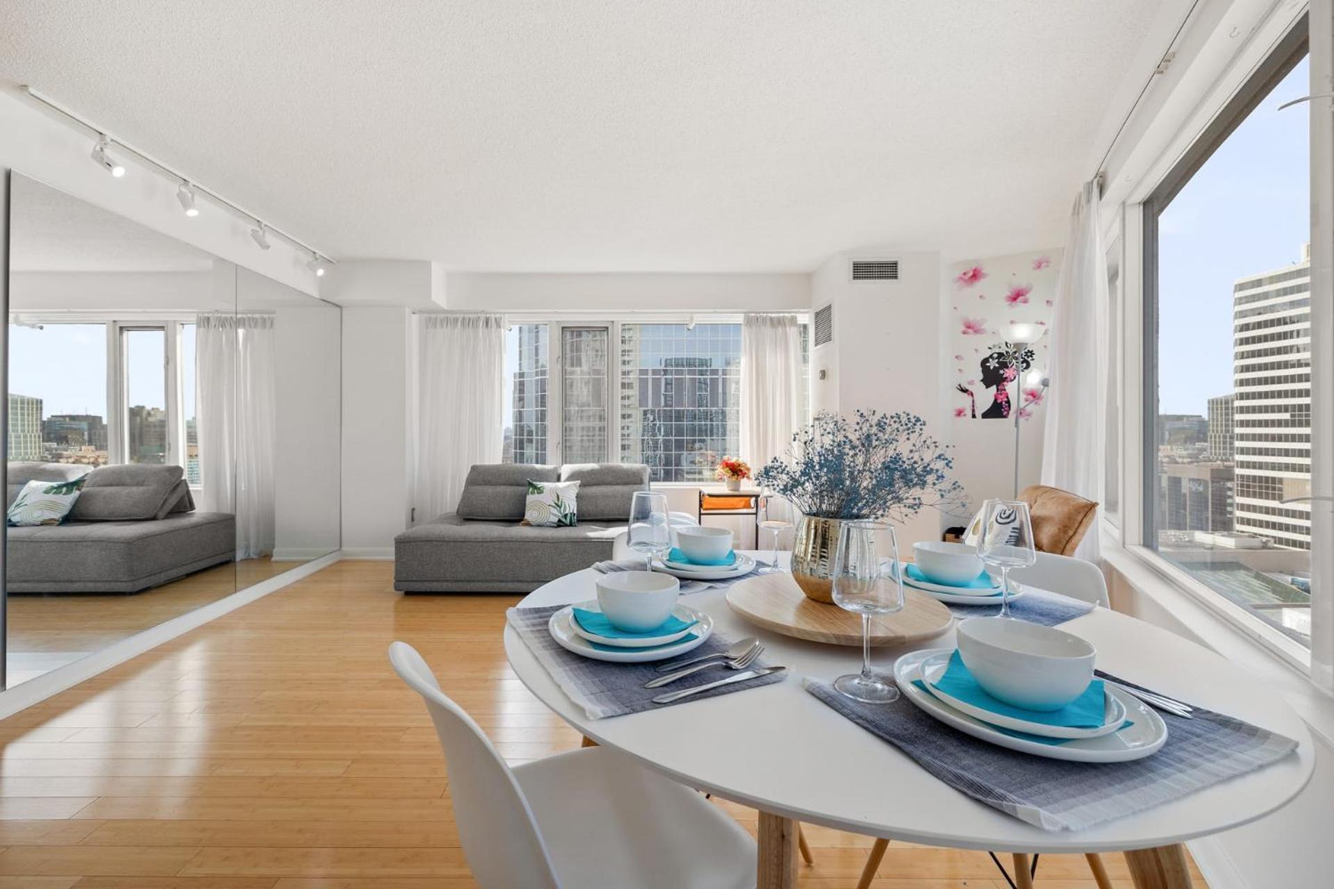 Modern 2-Bedroom Condo W Floor To Ceiling Windows Toronto Exteriör bild