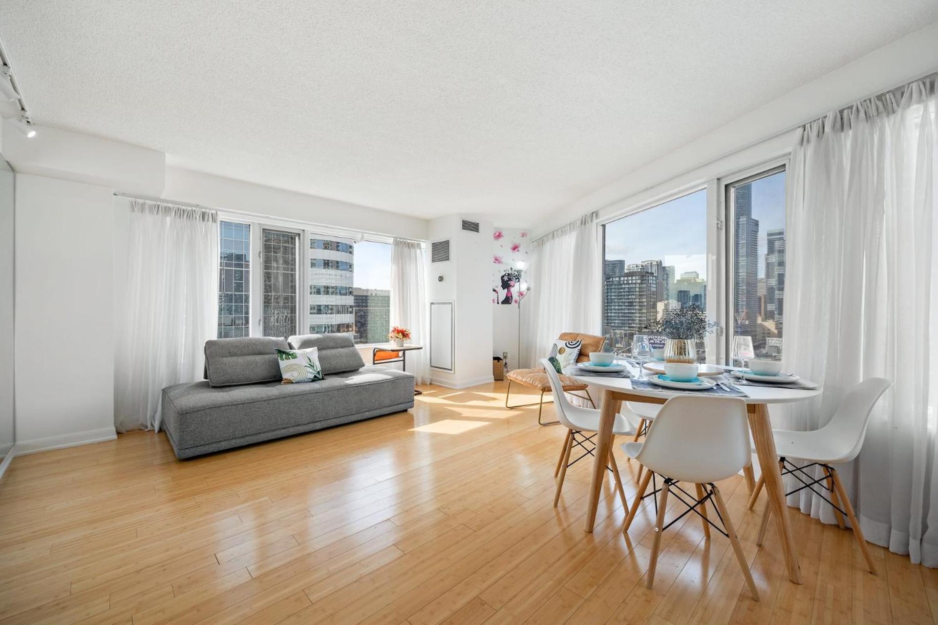 Modern 2-Bedroom Condo W Floor To Ceiling Windows Toronto Exteriör bild