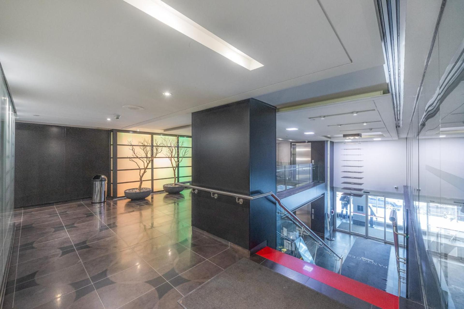 Modern 2-Bedroom Condo W Floor To Ceiling Windows Toronto Exteriör bild
