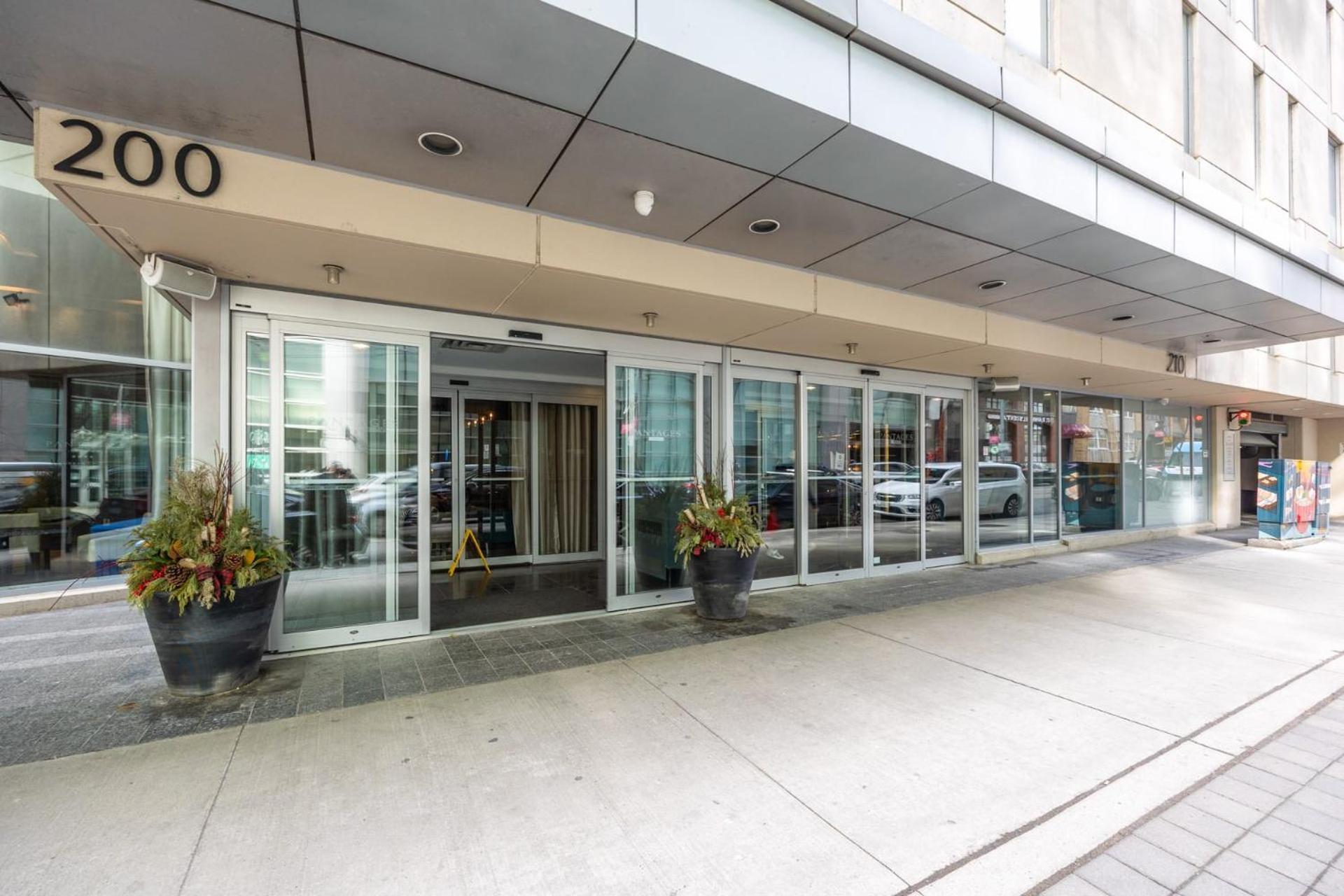 Modern 2-Bedroom Condo W Floor To Ceiling Windows Toronto Exteriör bild
