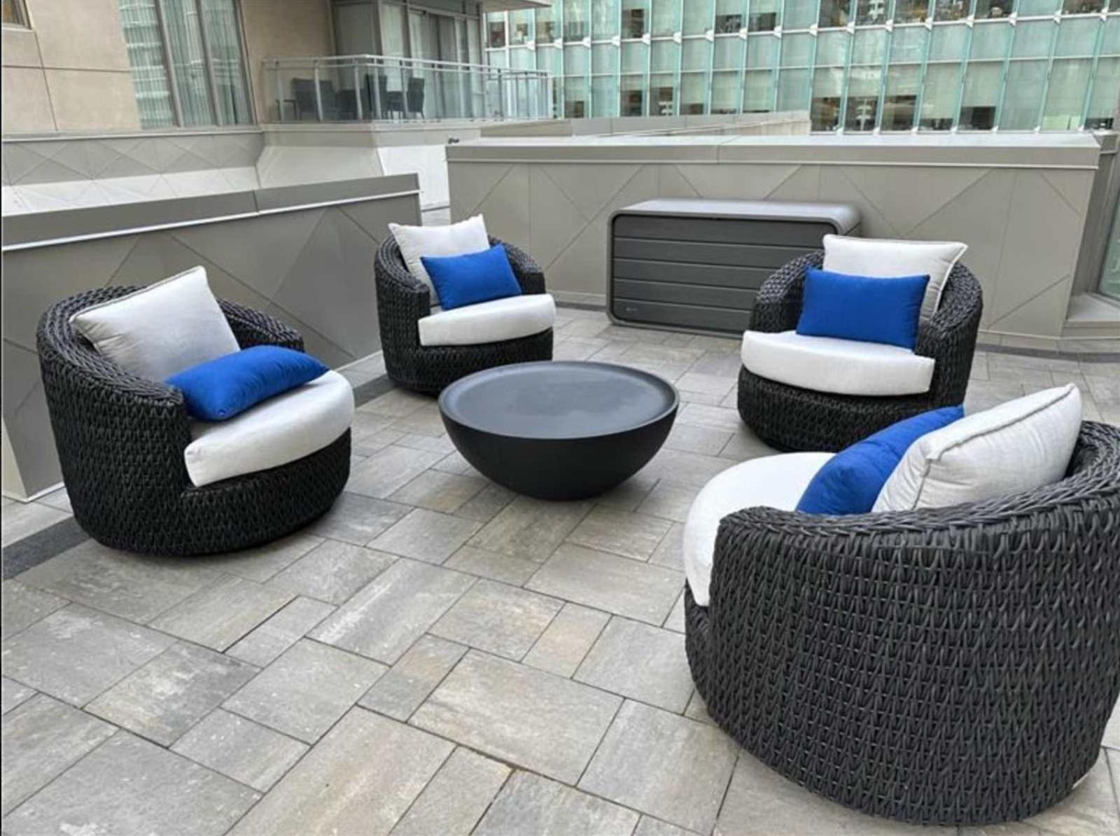 Modern 2-Bedroom Condo W Floor To Ceiling Windows Toronto Exteriör bild